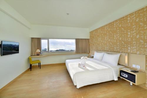 Фотография гостиницы Whiz Prime Hotel Sudirman Cilacap
