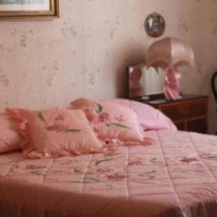 Фотографии гостевого дома 
            White and pink rooms