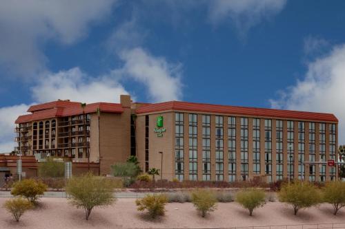 Фотография гостиницы Holiday Inn Phoenix-Mesa/Chandler, an IHG Hotel