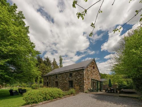 Фотография гостевого дома Child-friendly Holiday Home in Theux with Jacuzzi