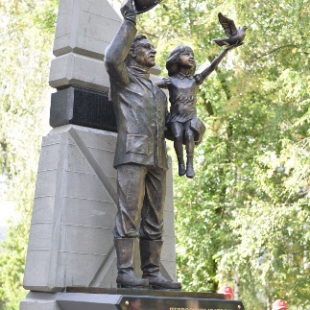 Фотография памятника Памятник Нефтяникам-первопроходцам