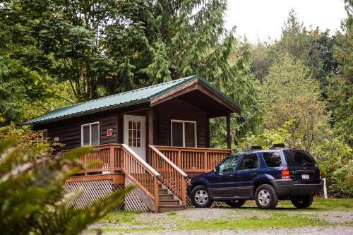 Фотографии базы отдыха 
            Mount Vernon Camping Resort Studio Cabin 4
