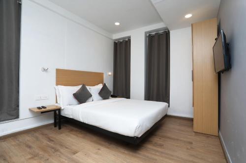 Фотография гостиницы Vaccinated Staff- OYO Townhouse 060 Airport Green Arcade