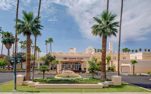 Фотография гостиницы Crowne Plaza Phoenix - Chandler Golf Resort, an IHG Hotel