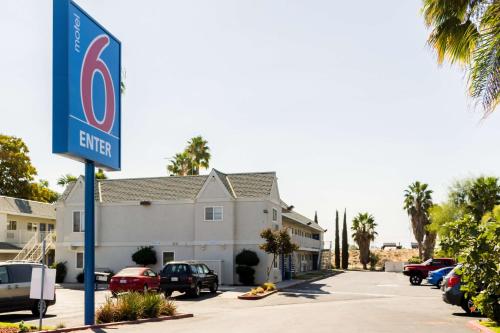 Фотография гостиницы Motel 6-Bakersfield, CA - East