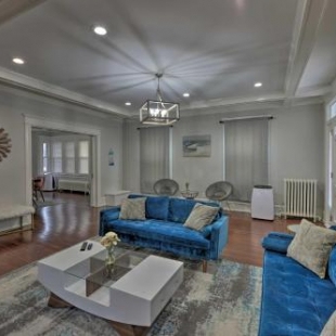 Фотография гостевого дома Beautifully Renovated Beach House with Patio!