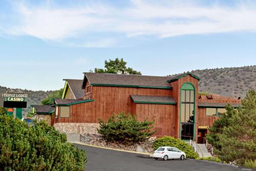 Фотография гостиницы Topaz Lodge