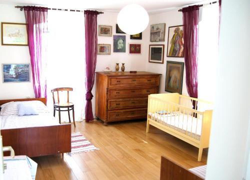 Фотография гостевого дома 3 bedrooms house with sea view enclosed garden and wifi at Lukoran