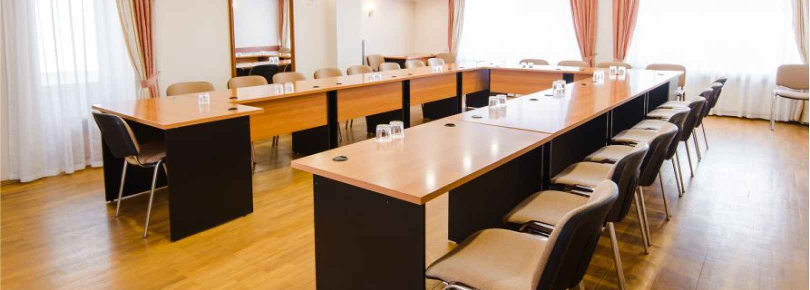 Фотография конференц-зала Лидер