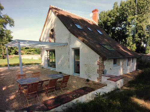 Фотография гостевого дома LE PARC DES NOUIES La Grille "The Gate House" & L'Orangerie "The Orangery"