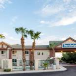 Фотография гостиницы Travelodge by Wyndham Phoenix