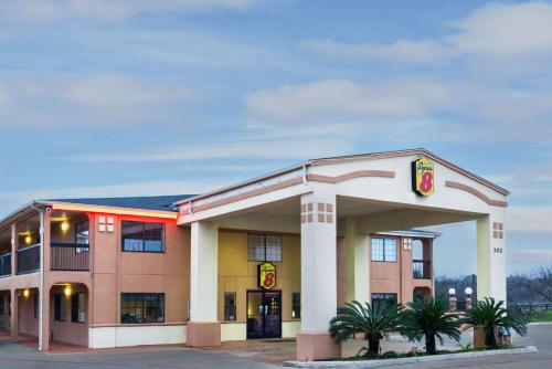 Фотография гостиницы Super 8 by Wyndham San Antonio/Riverwalk Area