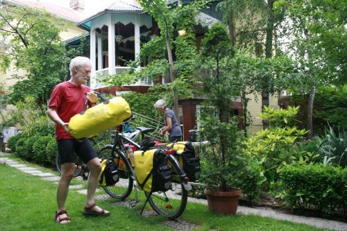 Фотография гостевого дома Base Camp for Adventurers-Urban Guerrilla