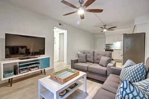 Фотография гостевого дома Hilton Head Condo with Shared Pool - Walk to Beach!