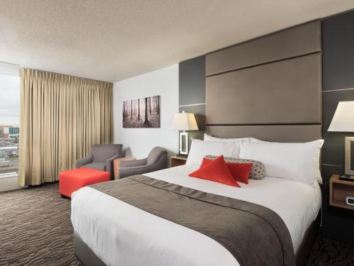 Фотография гостиницы Carriage House Hotel and Conference Centre