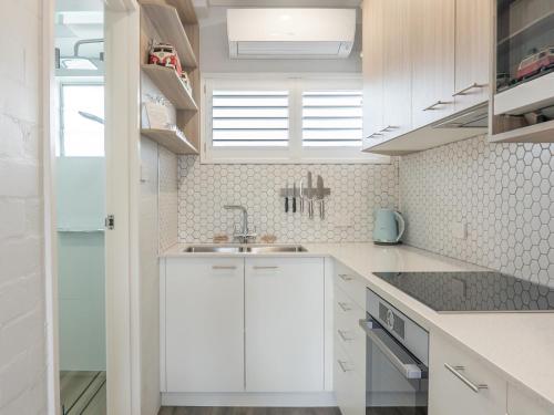 Фотографии гостевого дома
Coasters 18