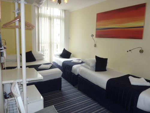 Фотография гостиницы Manor Hotel