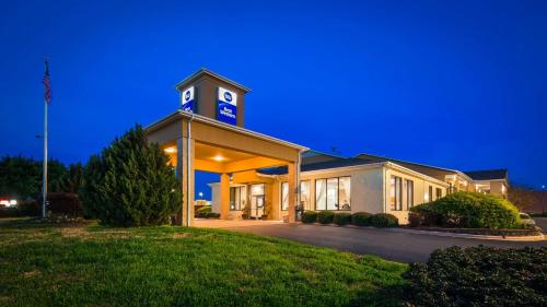 Фотография гостиницы Best Western Inn & Suites Monroe