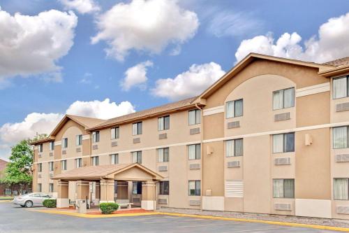 Фотография гостиницы Super 8 by Wyndham Mokena/Frankfort /I-80