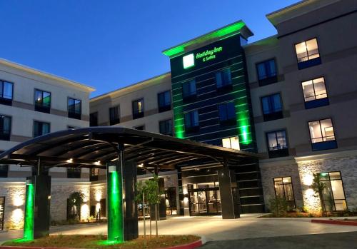 Фотография гостиницы Holiday Inn Hotel & Suites Silicon Valley – Milpitas, an IHG Hotel