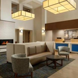 Фотографии гостиницы 
            Holiday Inn Express Hotel & Suites Belmont, an IHG Hotel
