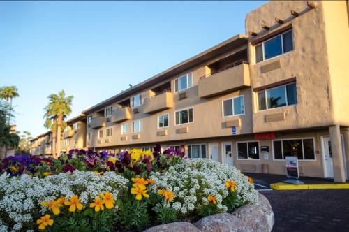 Фотография гостиницы Super 8 by Wyndham Las Vegas North Strip/Fremont St. Area