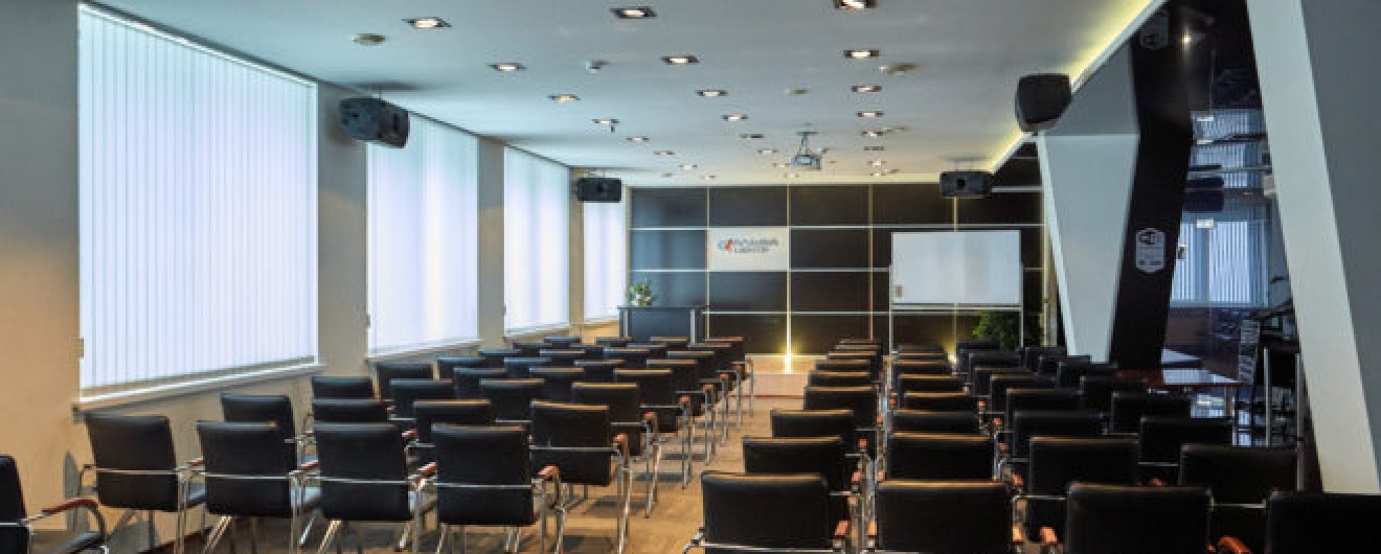 Фотографии конференц-зала Большой зал для корпоративных мероприятий и конференций