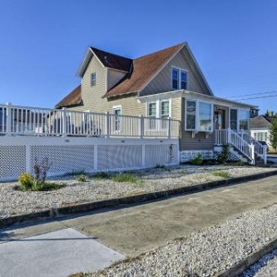 Фотография гостевого дома Charming Wildwood Hideaway with Private Pool and Deck!