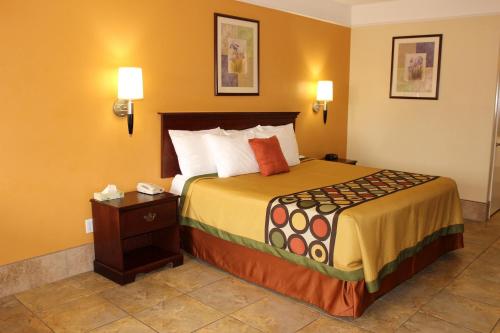 Фотография мотеля Texas Inn & Suites McAllen at La Plaza Mall and Airport