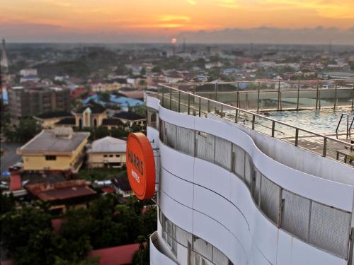 Фотография гостиницы HARRIS Hotel Pontianak