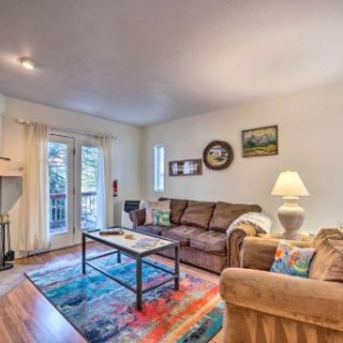 Фотография гостевого дома Mountain Lodge with Hot Tub, Walk to Grindstone Lake