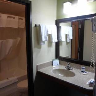 Фотографии гостиницы
AmericInn by Wyndham Grand Rapids