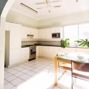 Фотографии гостевого дома 
            Coal d' Vine Cottage - Cessnock NSW