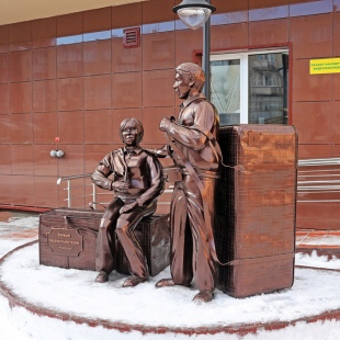 Фотография Памятник Предпринимателям-челнокам
