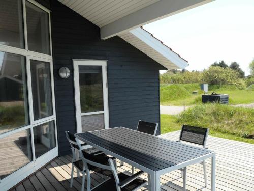 Фотография гостевого дома Three-Bedroom Holiday home in Ulfborg 12