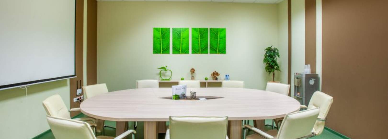 Фотография комнаты для переговоров Комната для переговоров