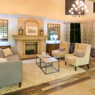 Фотографии гостиницы
Holiday Inn Santa Ana-Orange County Airport, an IHG Hotel