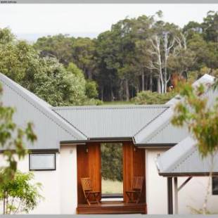 Фотографии гостевого дома
Chandeliers on Abbey