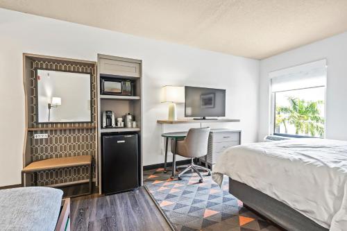 Фотография гостиницы Holiday Inn - St. Petersburg West, an IHG Hotel