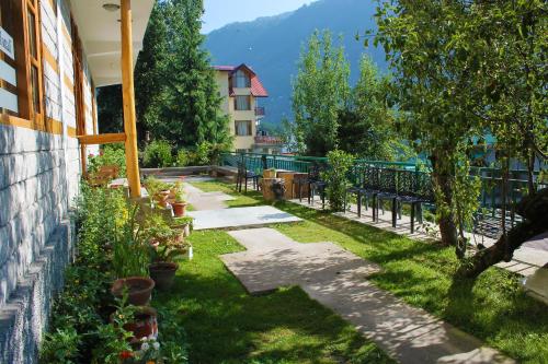 Фотографии мини отеля
Hotel Mountain Trail Manali