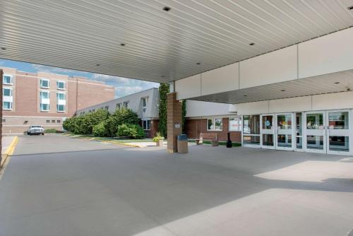 Фотография гостиницы Clarion Hotel & Suites