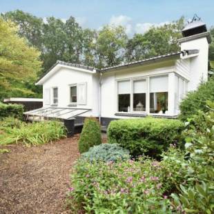 Фотографии гостевого дома
Modern Holiday Home with Landscaped Garden in Holten