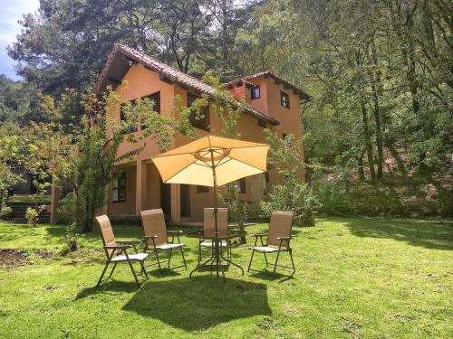 Фотография гостиницы CORTIJO LA CASONA & Bungalow al Pie de la Montaña