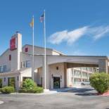 Фотография гостиницы Ramada by Wyndham Albuquerque Airport