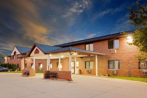 Фотография гостиницы Howard Johnson by Wyndham Waterloo/Cedar Falls