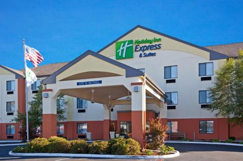 Фотографии гостиницы 
            Holiday Inn Express & Suites - Muncie, an IHG Hotel