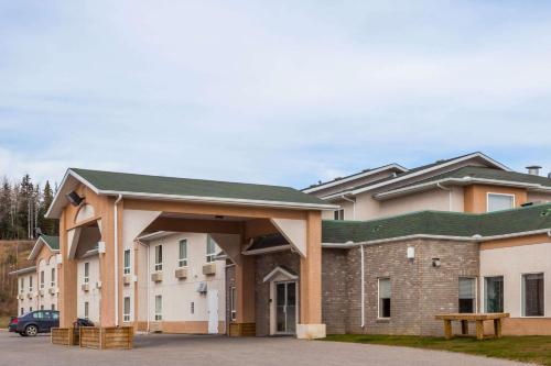 Фотография гостиницы Super 8 by Wyndham Hinton