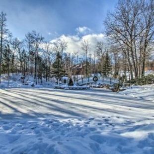 Фотография гостевого дома Ski Condo with Pool - Mins to Story Land and Attitash!