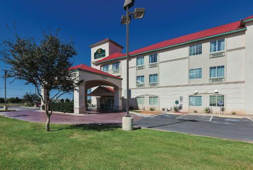 Фотография гостиницы La Quinta by Wyndham Midland North