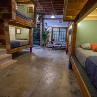 Фотографии хостела
PodShare Los Feliz